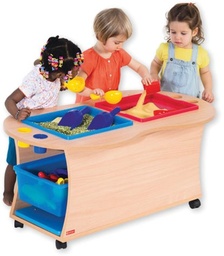 Mesa de actividades para los pequeños