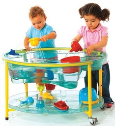 Cubeta de agua y arena transparente pequeña